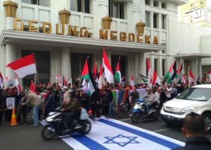 Bendera Israel Dilindas di Depan Gedung Merdeka, Warnai Aksi Hari Quds di Bandung