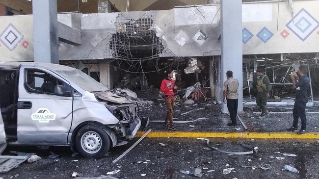 Jet Tempur Saudi Bombardir Bandara Sanaa, Yaman