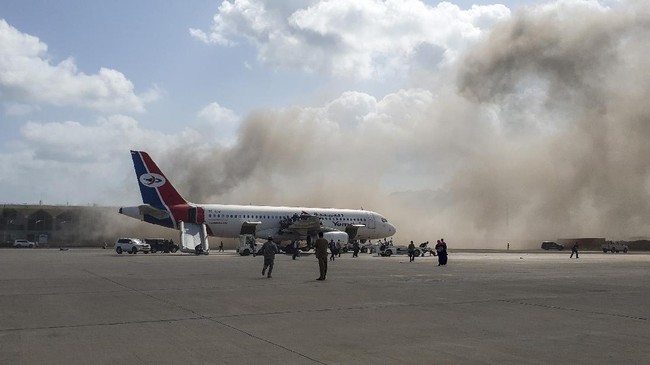 Jet Tempur Saudi Bombardir Bandara Sanaa, Yaman