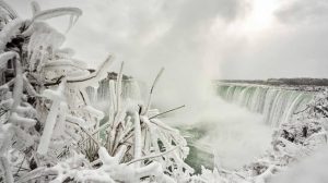 Sekitaran Air Terjun Niagara Membeku di Kanada