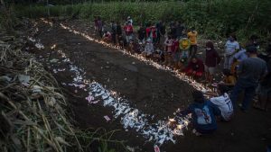 Pemakaman Massal Korban Banjir Bandang NTT