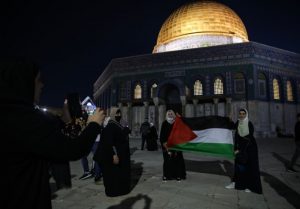 Keteguhan Rakyat Palestina dalam Mengadakan Upacara Malam Qadr di Masjid Al-Aqsa