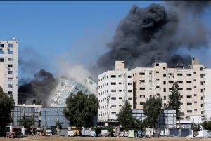 Israel Runtuhkan Gedung Kantor-Kantor Berita di Gaza