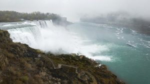 Guyuran Buih Air Terjun Niagara