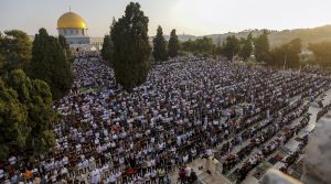 Ribuan rakyat Palestina melakukan Shalat Idul Adha di kompleks masjid al- Aqsa, Yerusalem al-Quds