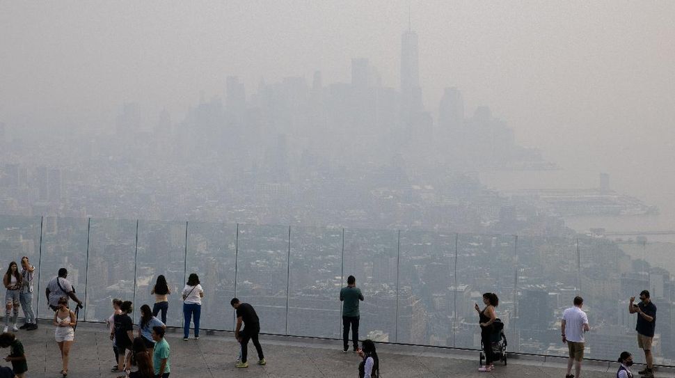 Langit New York Berubah Kelabu Akibat Abu dari Kebakaran Hutan