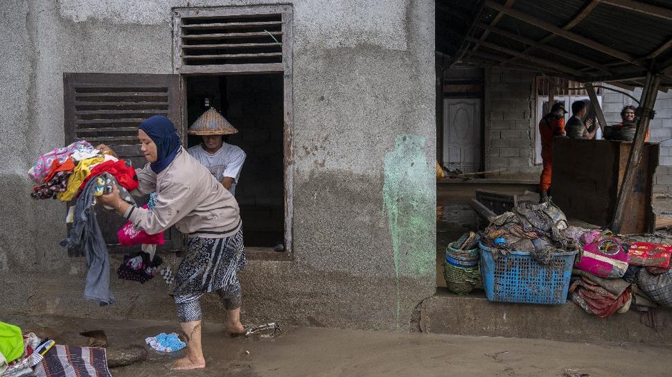 Desa Rogo Diterjang Banjir Bandang