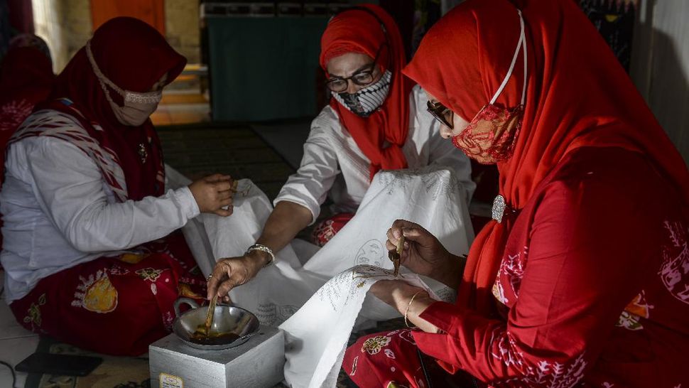 Menjaga Budaya dengan Melestarikan Batik Betawi 