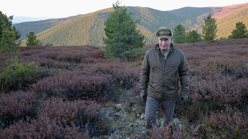 Putin Bersenang-senang di Alam Siberia