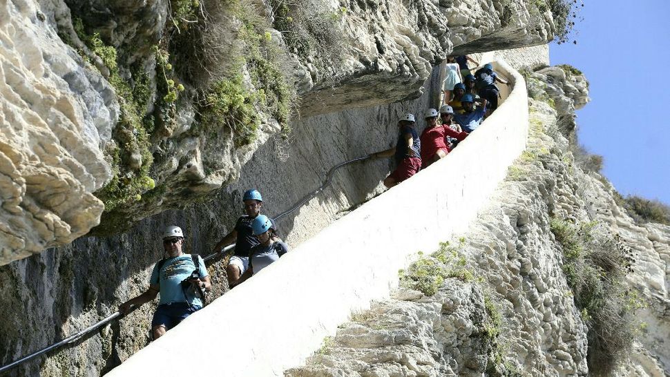 Menyusuri Kecuraman Tangga Raja Aragon di Prancis