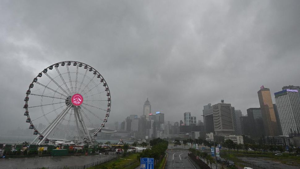 Siaga Badai Kompasu di Hong Kong