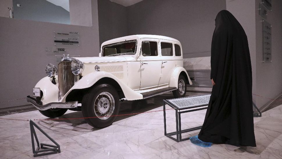 Museum Otomotif Iran Pamerkan Koleksi Mobil Raja