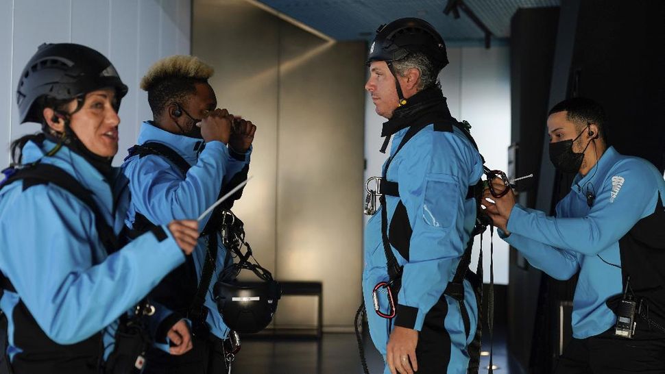 Para Uji Nyali Taklukan Pencakar Langit New York