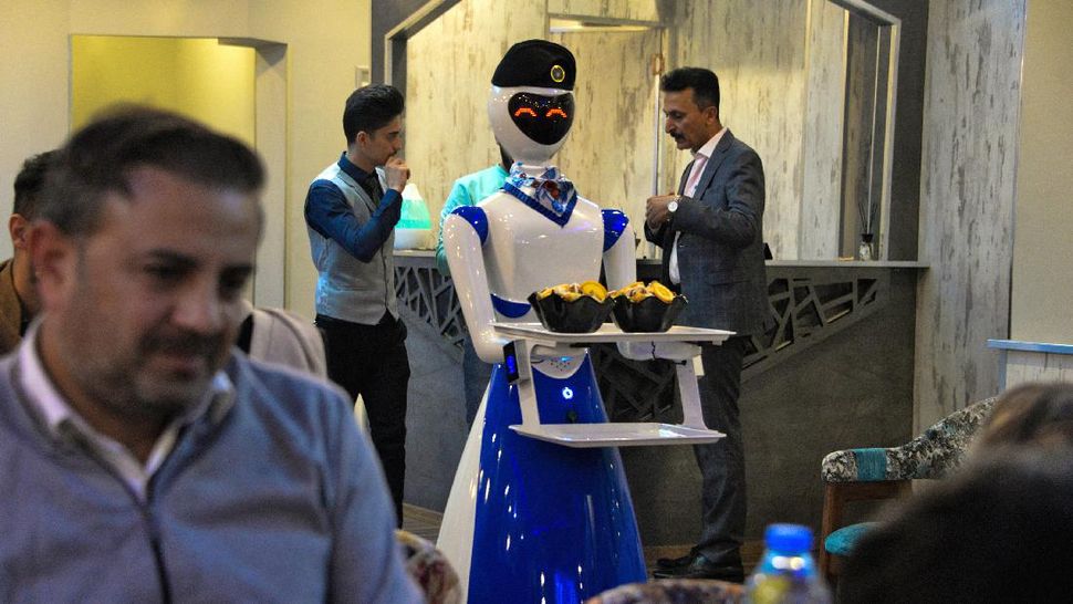 Aksi Robot Pelayan Dari Kota Mosul, Irak