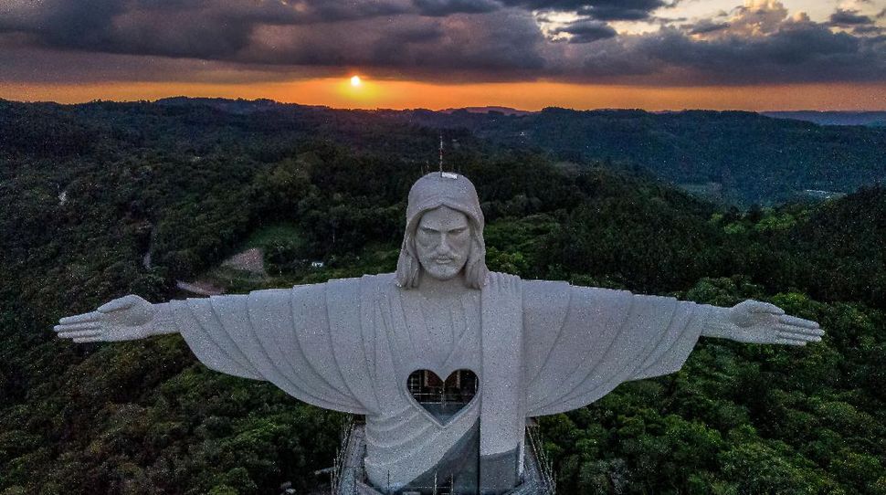 [FOTO] - Brazil Bangun Patung Yesus Tertinggi Ketiga di Dunia - purnawarta