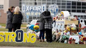 Orang Tua Penembak di Sekolah Michigan Didakwa dengan Pembunuhan