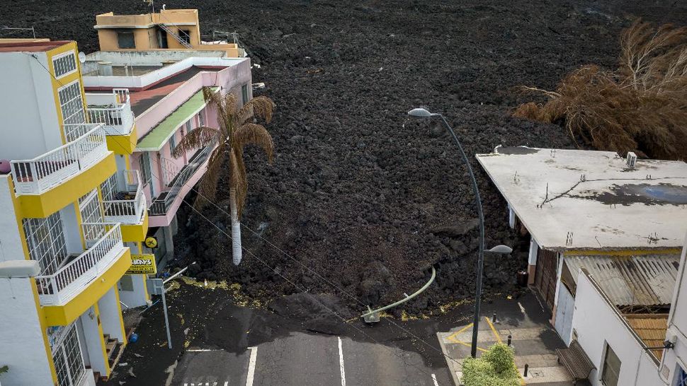 Kota Kecil La Laguna Ditutupi Abu Vulkanik La Palma