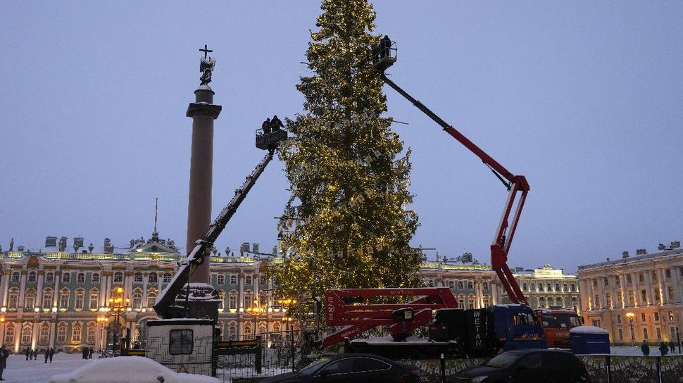 Tahun Baru di Rusia Dihiasi Gemerlap Natal