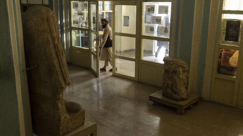 Prajurit Taliban Terpikat Museum Nasional Afghanistan