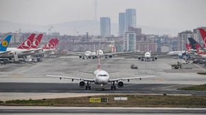 Badai Salju, Istanbul Tutup Bandara