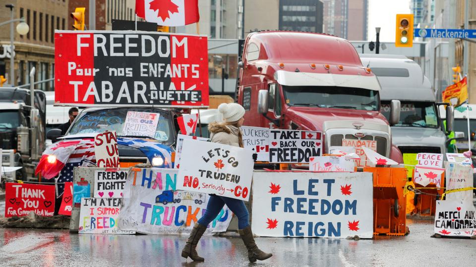 121 / 5,000 Translation results Demonstrasi yang terinspirasi oleh gerakan pengemudi truk Kanada bermunculan di tempat lain, dari Selandia Baru hingga Prancis dan Belgia. (Reuters)