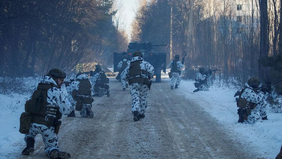 Pasukan Ukraina Latihan Perang di Chernobyl