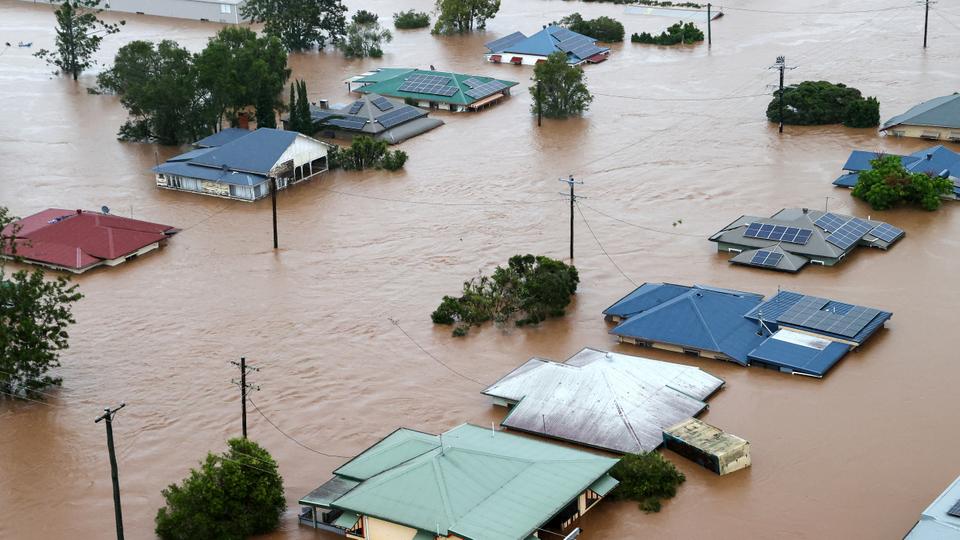 Bantuan Banjir Lambat, Australia Kewalahan