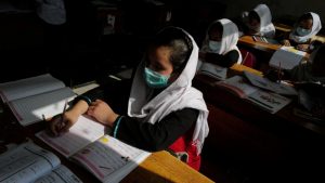 Baru Beberapa Jam Sekolah Dibuka, Taliban Perintahkan Siswi Afghanistan Pulang