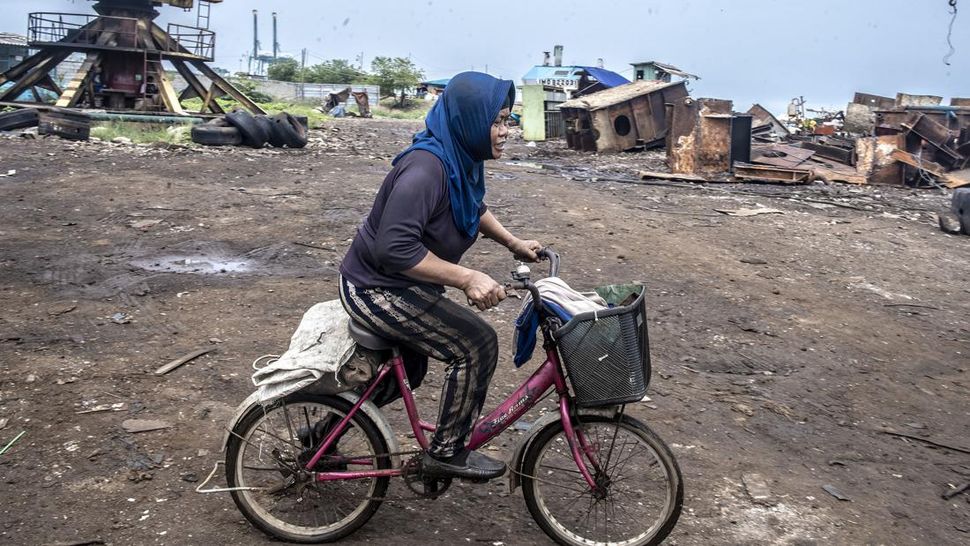 Ibu Pencari Cuan dari Karat Besi di Jakarta