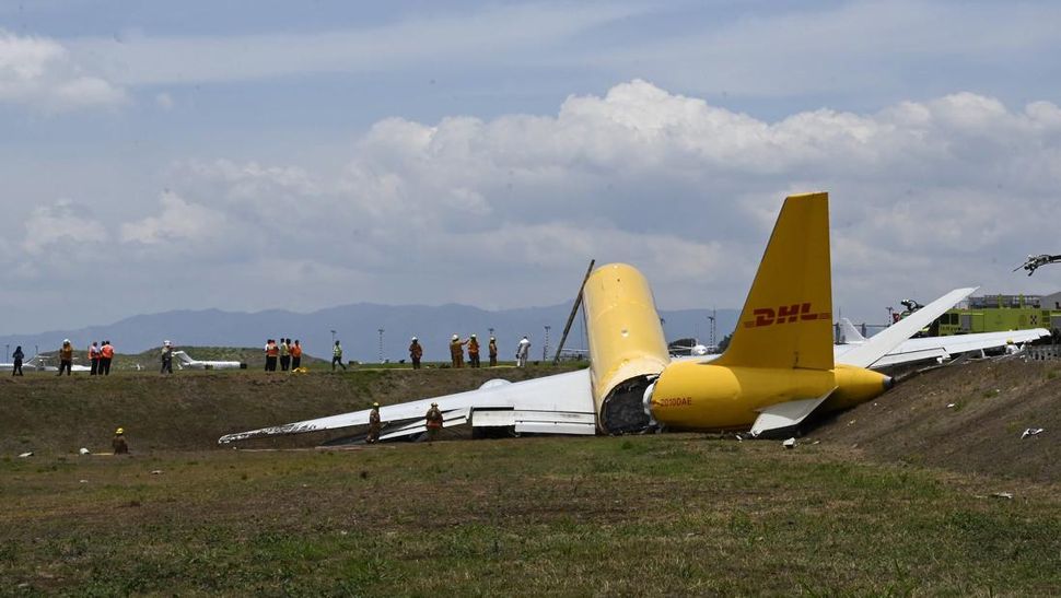 Pesawat Boeing 757 DHL Terbelah di Kosta Rika