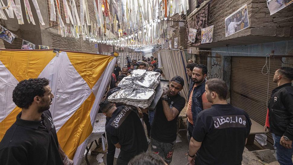 Buka Puasa Massal di Kairo saat Pertengahan Ramadan