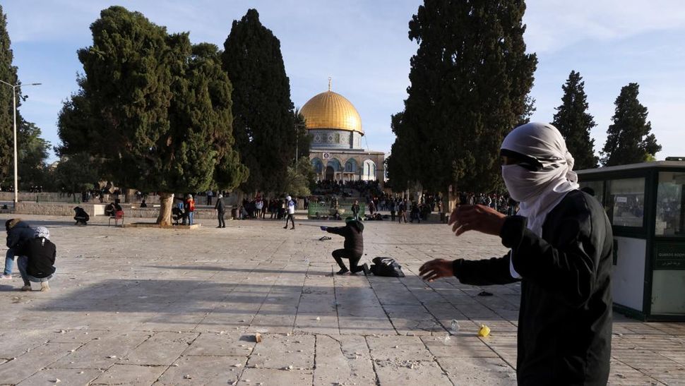 Kini Polisi Israel Serang Warga Palestina usai Salat Subuh di Al-Aqsa