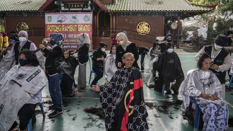 Salon 'Duafa' Dadakan di Masjid Cheng Ho Surabaya