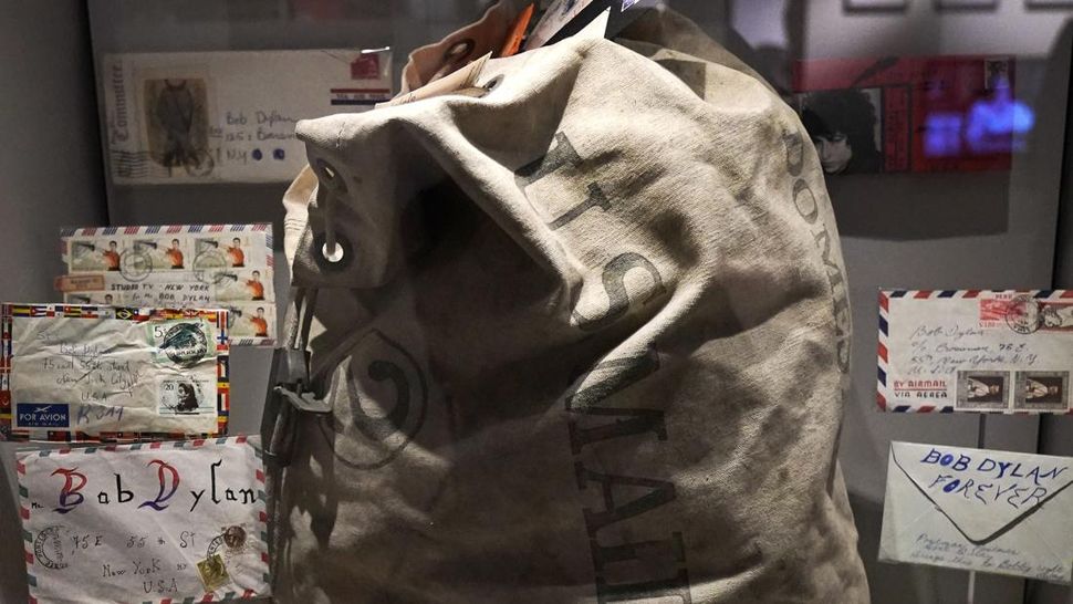 Ribuan Koleksi Bob Dylan, Sang Musisi di Tusla