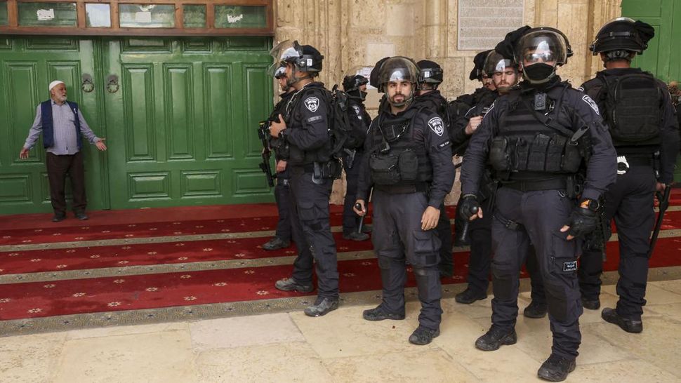 Setelah 10 Hari Tenang, Aparat Israel Kembali Serang Warga Palestina di Masjid Al-Aqsa