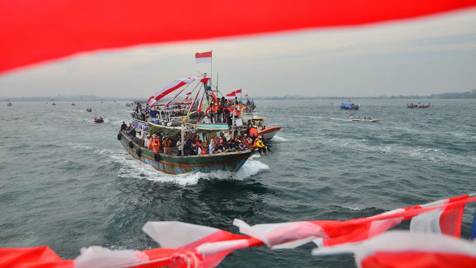 Kemeriahan Pesta Lomban di Laut Jepara