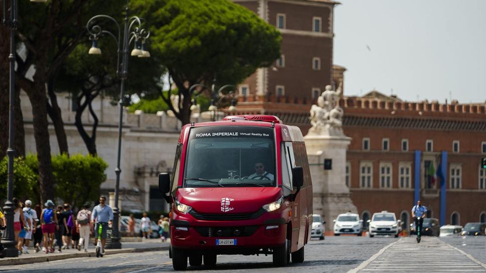 Jelajahi Suasana Romawi Kuno Dengan Bus VR