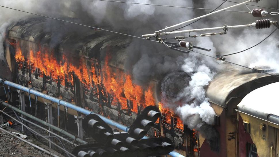 Protes Rekrutmen Militer India Berujung Pembakaran Kereta