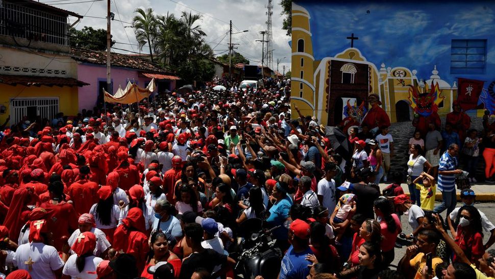 Tarian Setan Pembawa Berkah di Venezuela