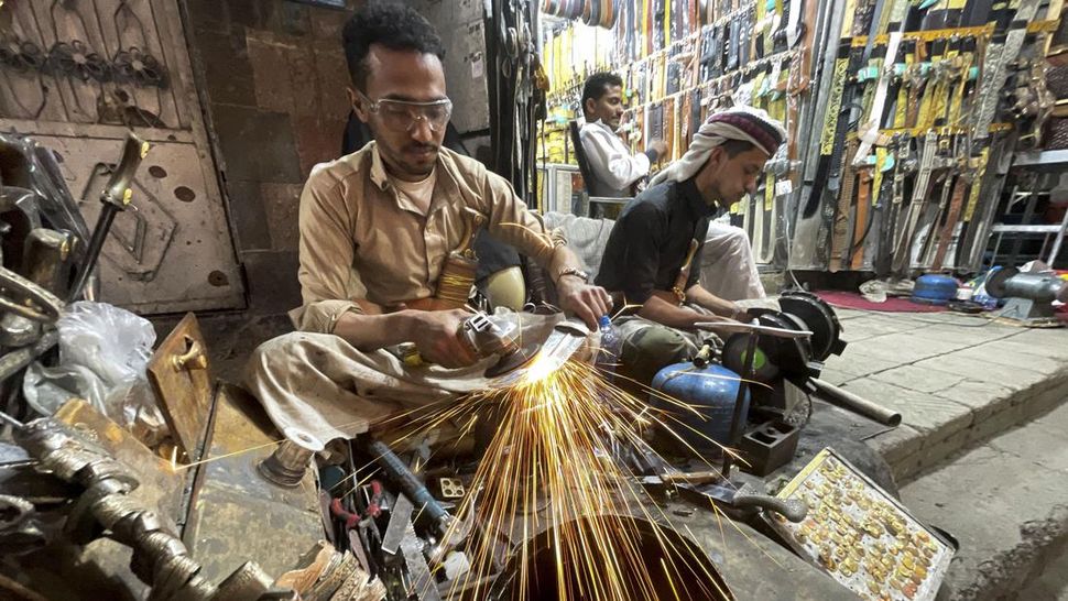 Pembuatan Jambiya, Belati Melengkung dari Yaman