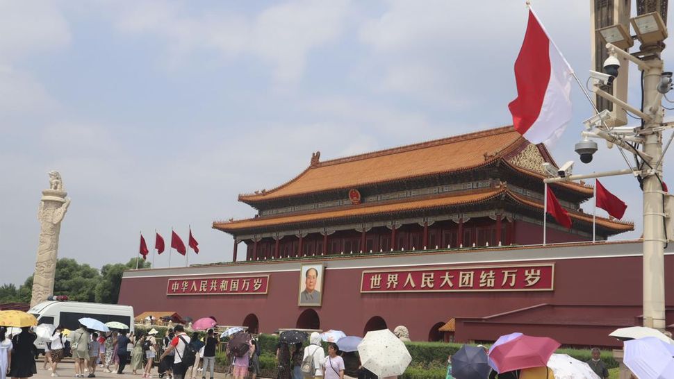 Bendera Merah Putih di Kota Terlarang China Sambut Jokowi