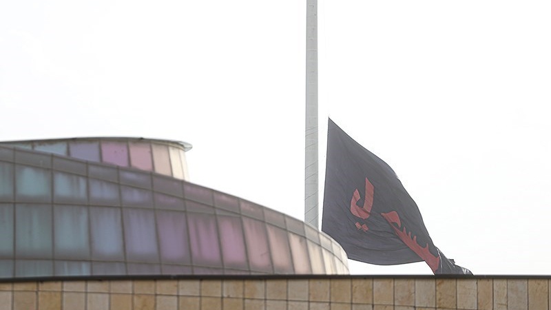 Bendera Terbesar Duka Huseini Dikibarkan di Art Garden, Iran