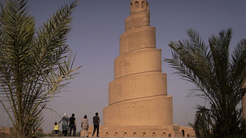 Mengunjungi Menara Spiral Unik Masjid Agung di Irak