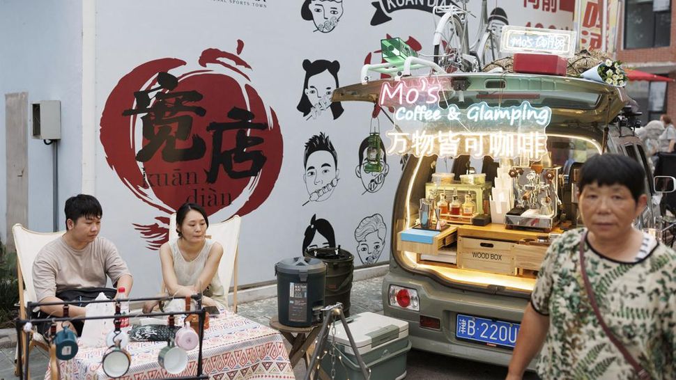 Warga Pengangguran Sulap Mobil Jadi Toko Berjalan di China