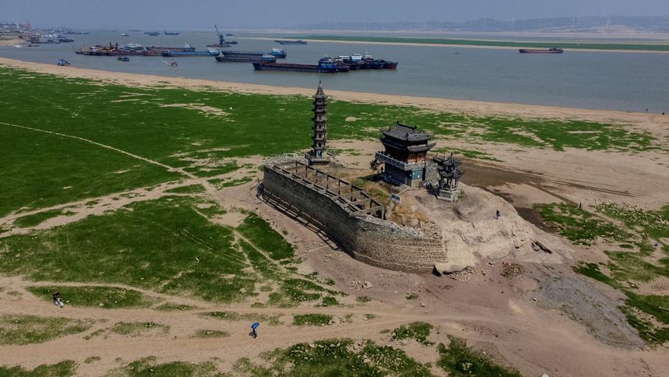 Penampakan Danau Air Tawar Terbesar di China Mengering