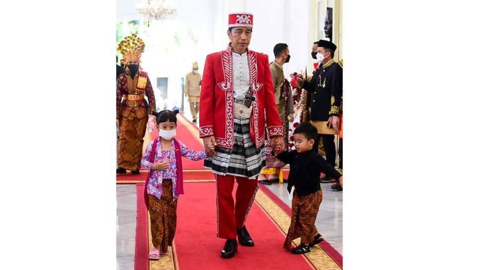 Jokowi Pakai Baju Adat Buton di HUT RI ke-77