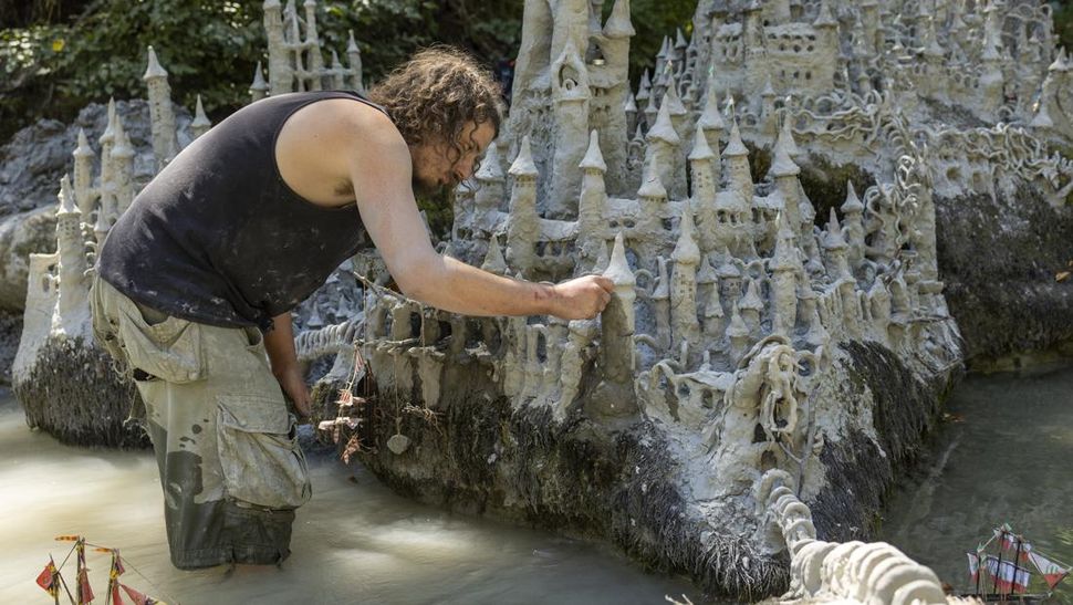 'Monthoux Castle', Kastil dari Lumpur Sungai yang Mengering