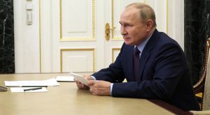 Putin Rusia 'De-dolarisasi' Ekonomi Dunia Tak Terelakkan