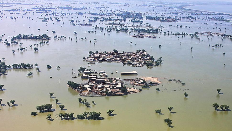 Banjir di Pakistan Bentuk Danau Seluas 100 Km