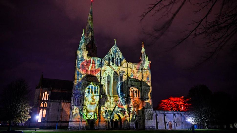 Cahaya Renaisans di Katedral Salisbury Inggris